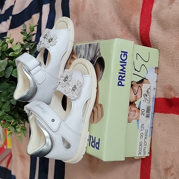 Primigi girls open toe leather sandals. Size: 20. - Picture 2 of 7